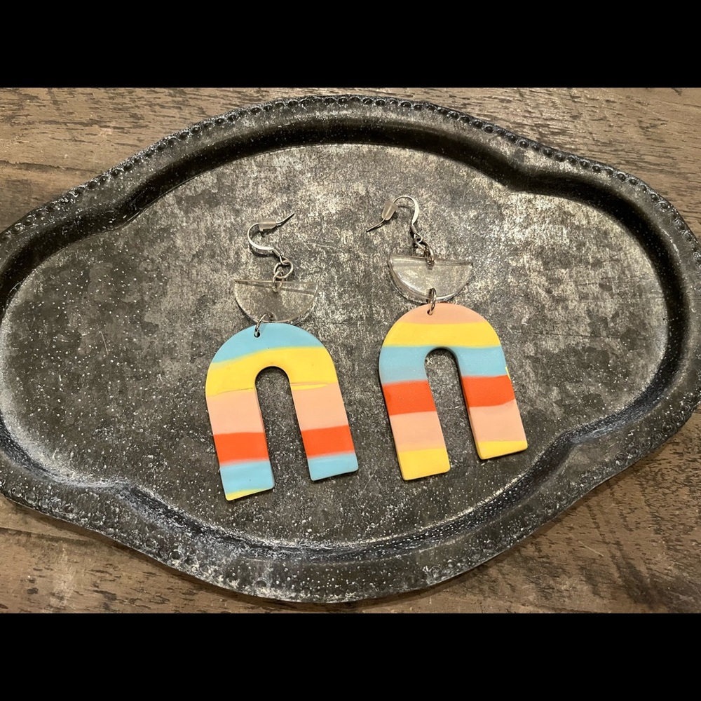 💎NWOT—Rainbow Earrings